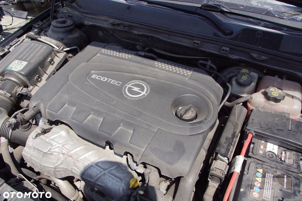 Auto na części - Opel Insignia A 2.0 CDTI 160 KM A20DTH F40 Z168 2011R Silnik Skrzynia Drzwi Błotnik Zderzak Klapa Lampa Lusterko Klamka Szyba Deska Kokpit Sterownik Moduł Czujnik Licznik Wyświetlacz Panel Kierownica - 17