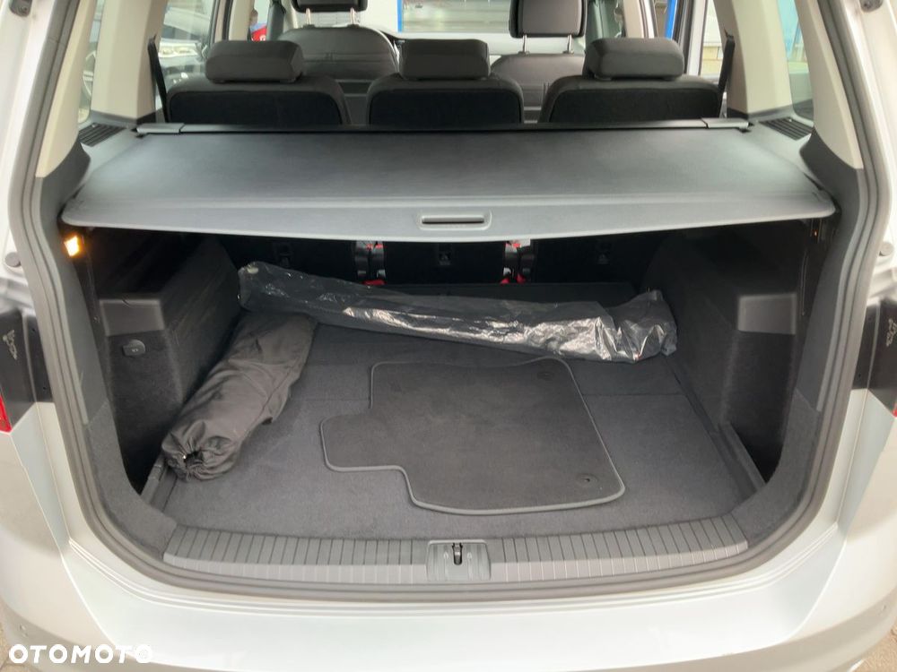 Volkswagen Touran 2023 photo 3