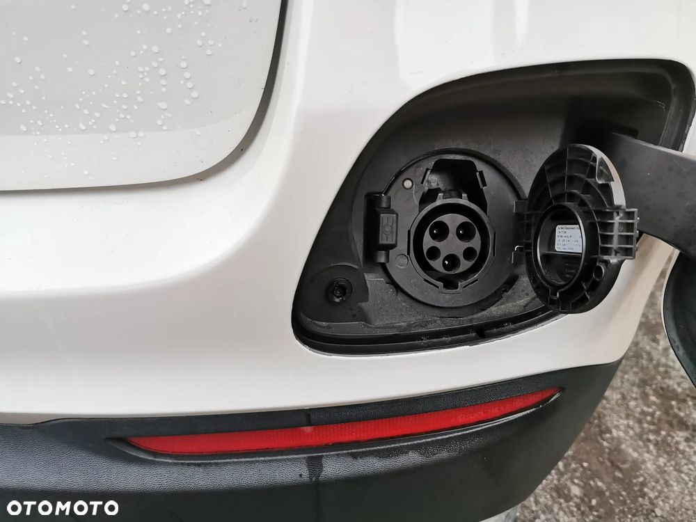 Mercedes-Benz GLC - 27