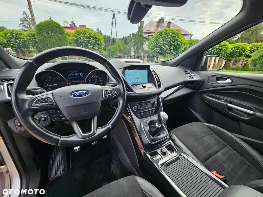 Ford Kuga 2.0 TDCi 4x4 ST-Line - 33