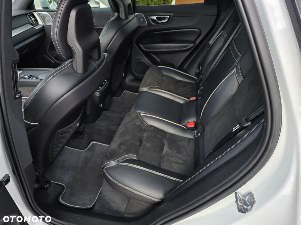 Volvo XC 60 D5 AWD R-Design - 23