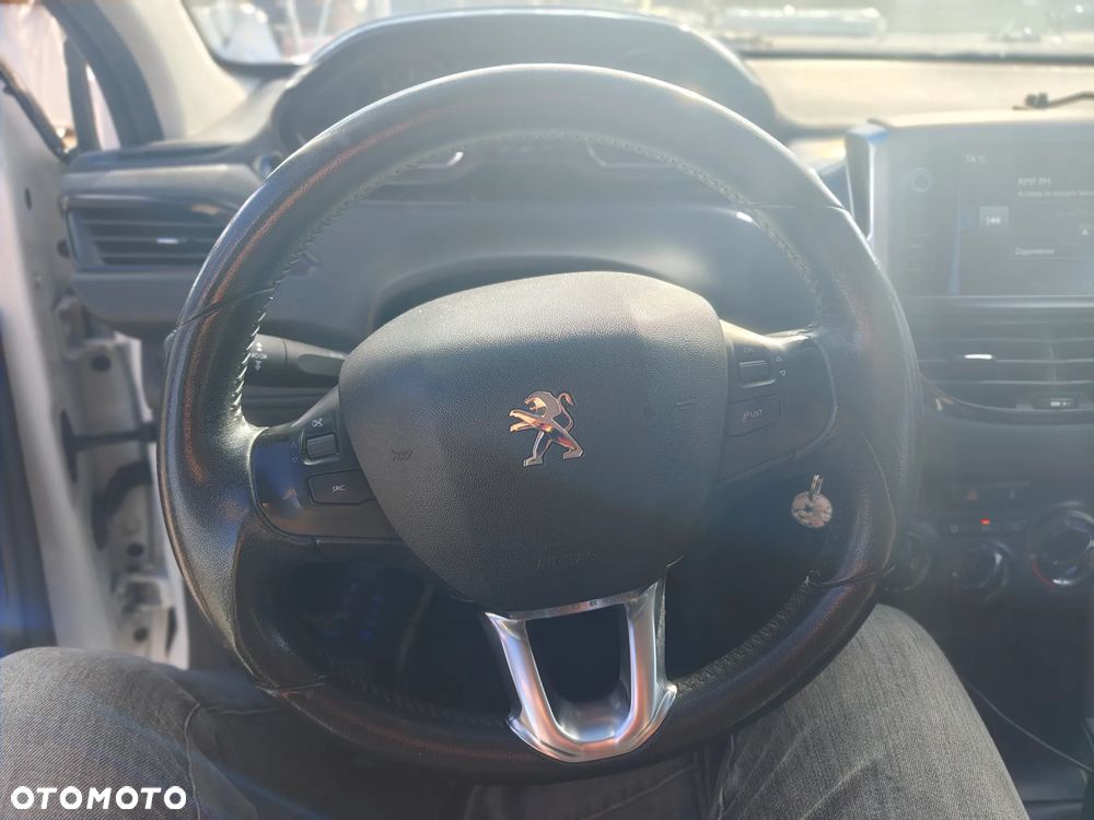 Peugeot 208 - 14