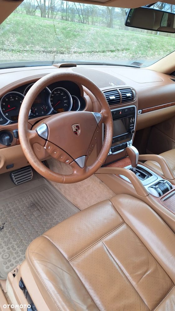 Porsche Cayenne - 11