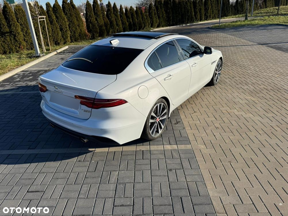 Jaguar XE - 20