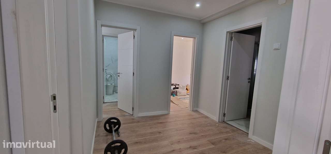 T3 totalmente remodelado, com cozinha equipada e excelente localização - Grande imagem: 5/7