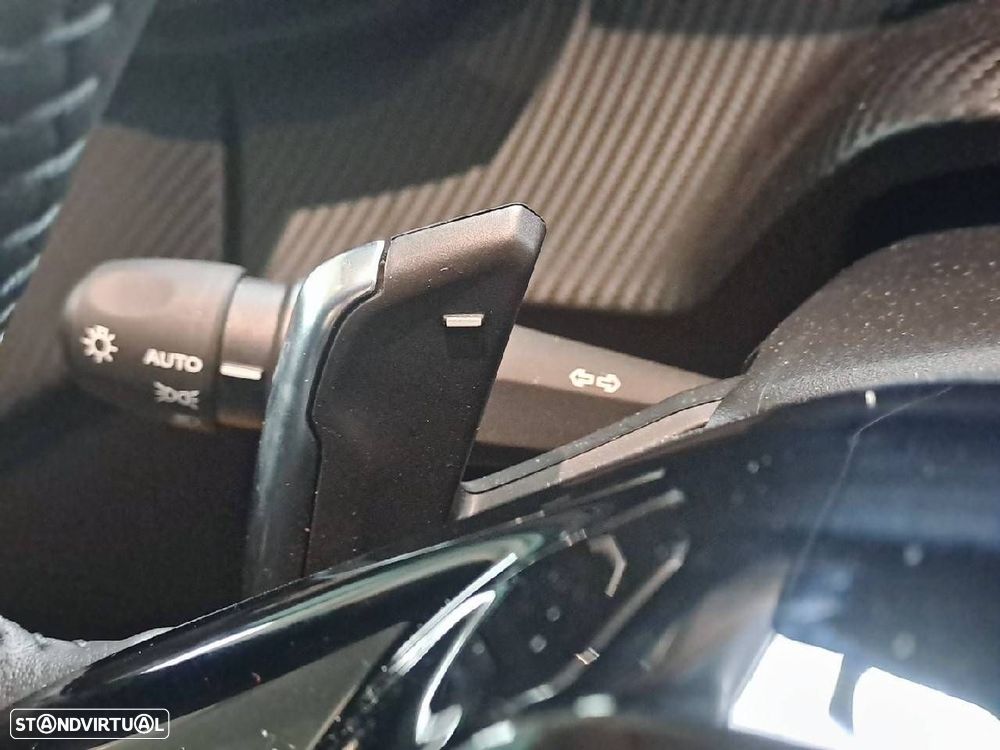 Peugeot 208 1.2 Hybrid Allure e-DCS6 - 13