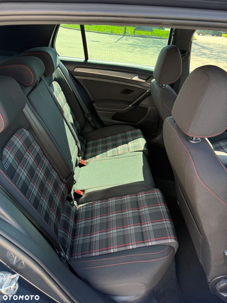 Volkswagen Golf GTI (BlueMotion Technology) DSG - 11