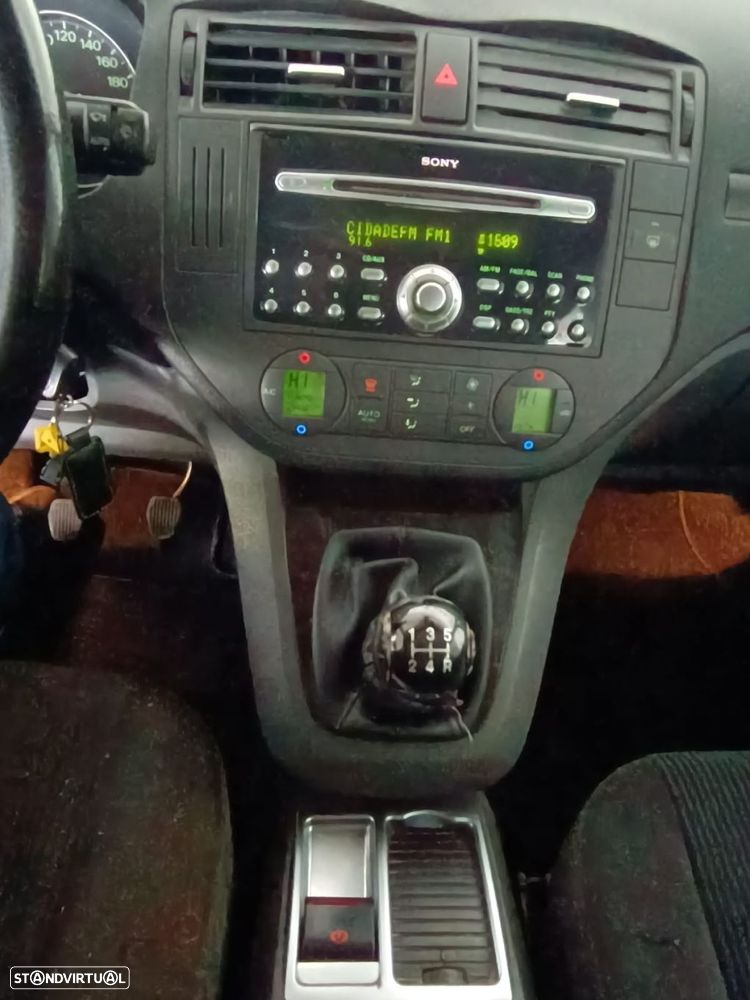 Ford Focus C-Max 1.6 TDCi Ghia - 17