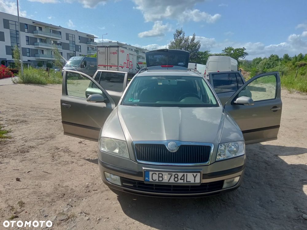 Skoda Octavia 1.6 Ambiente - 12