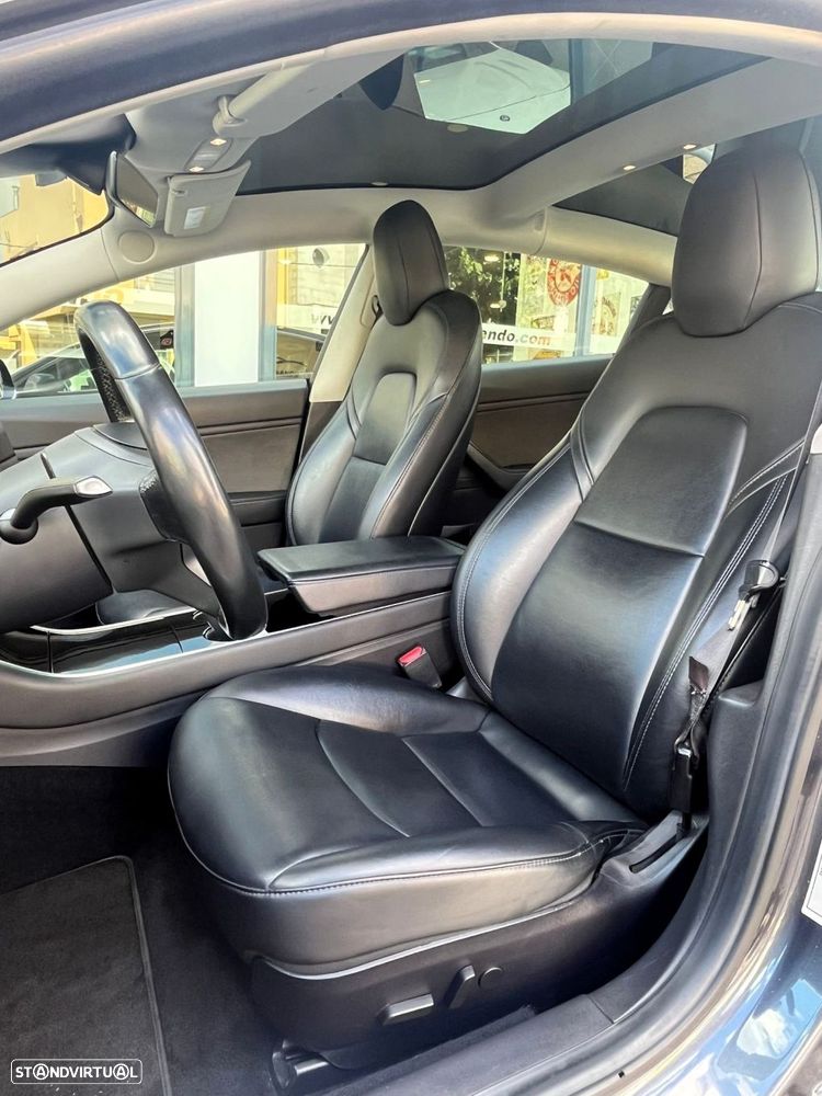 Tesla Model 3 - 35