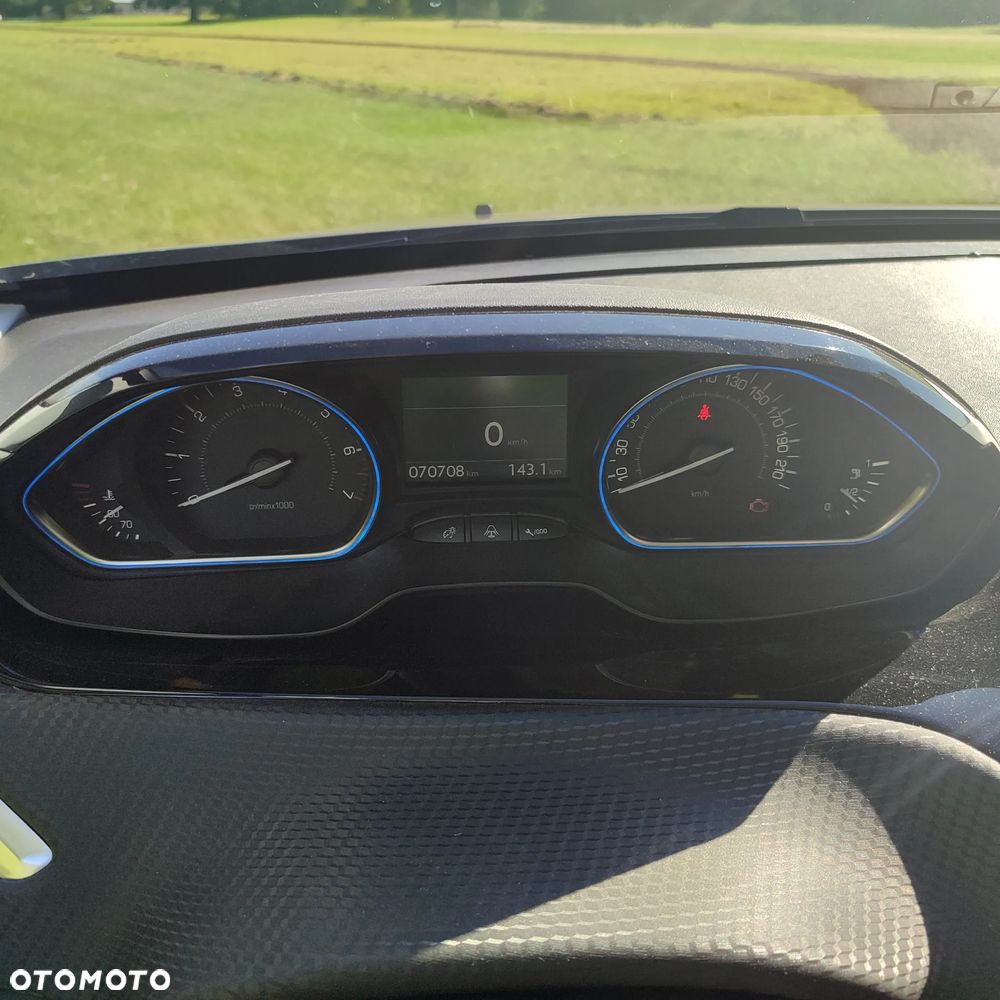 Peugeot 2008 1.2 Pure Tech Allure S&S - 15
