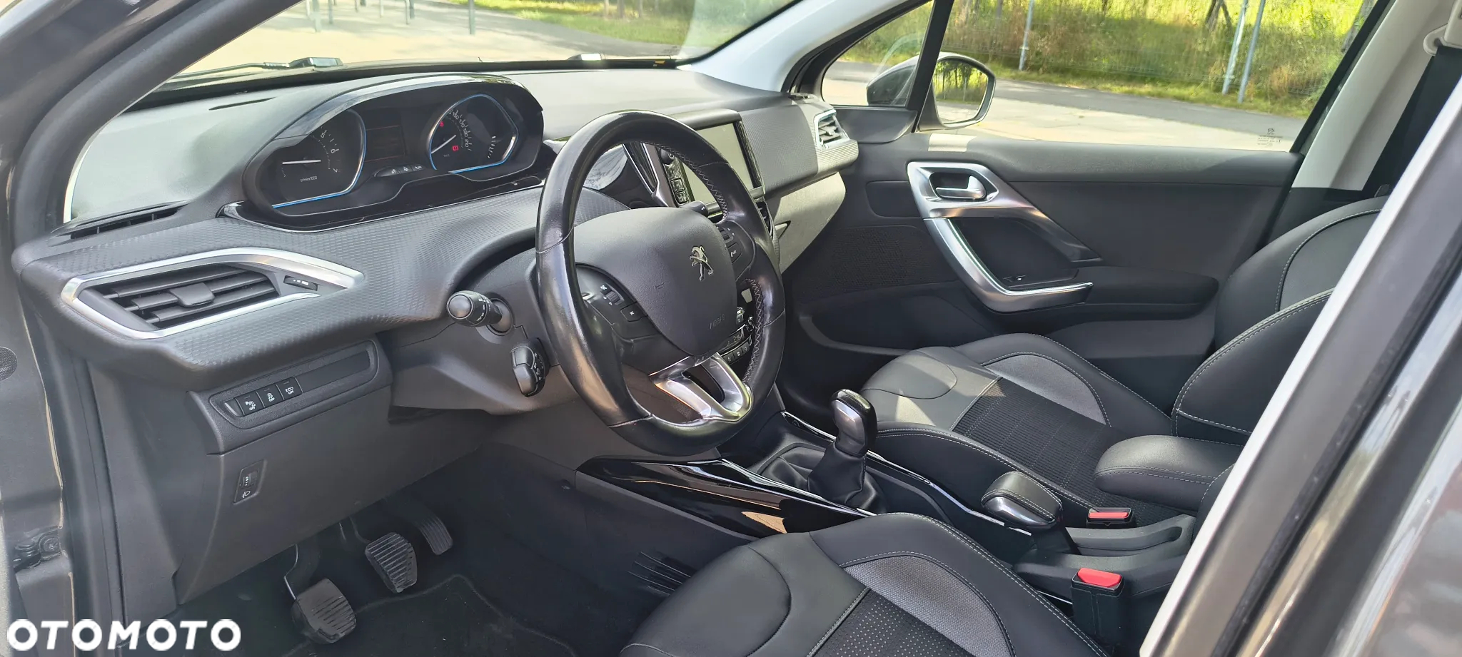 Peugeot 2008 1.2 Pure Tech Allure S&S - 8