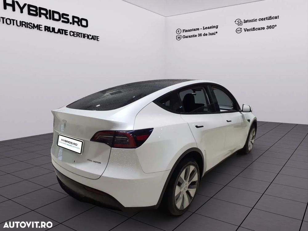 Tesla Model Y - 6
