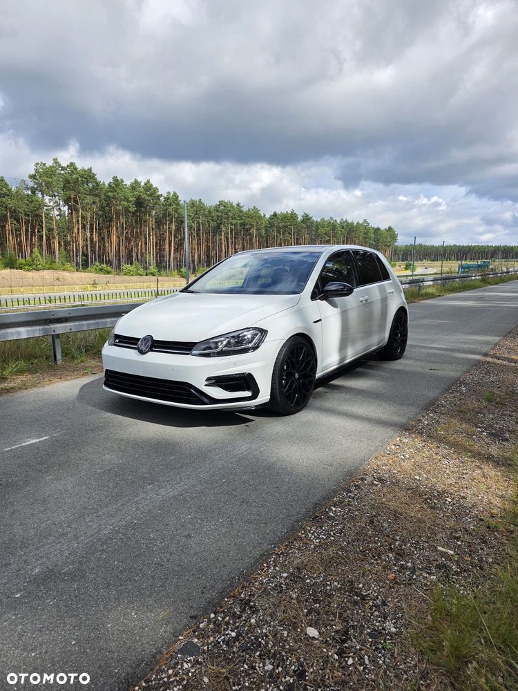 Volkswagen Golf - 1