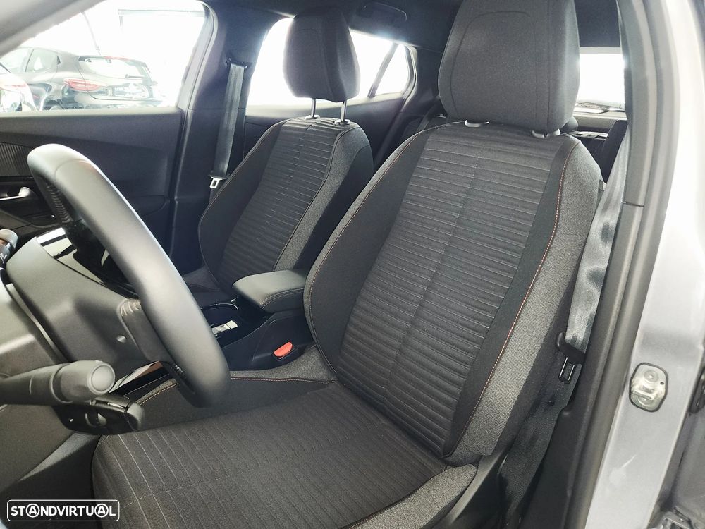 Peugeot e-2008 - 26