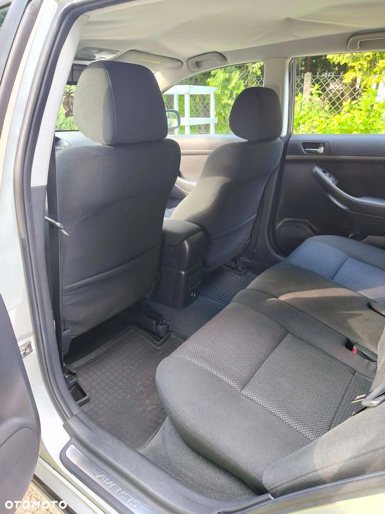 Toyota Avensis 1.8 VVT-i Combi - 24