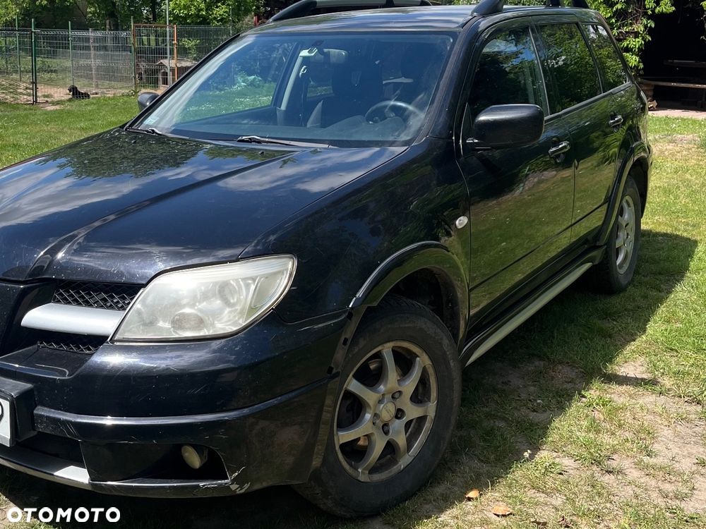 Mitsubishi Outlander - 2
