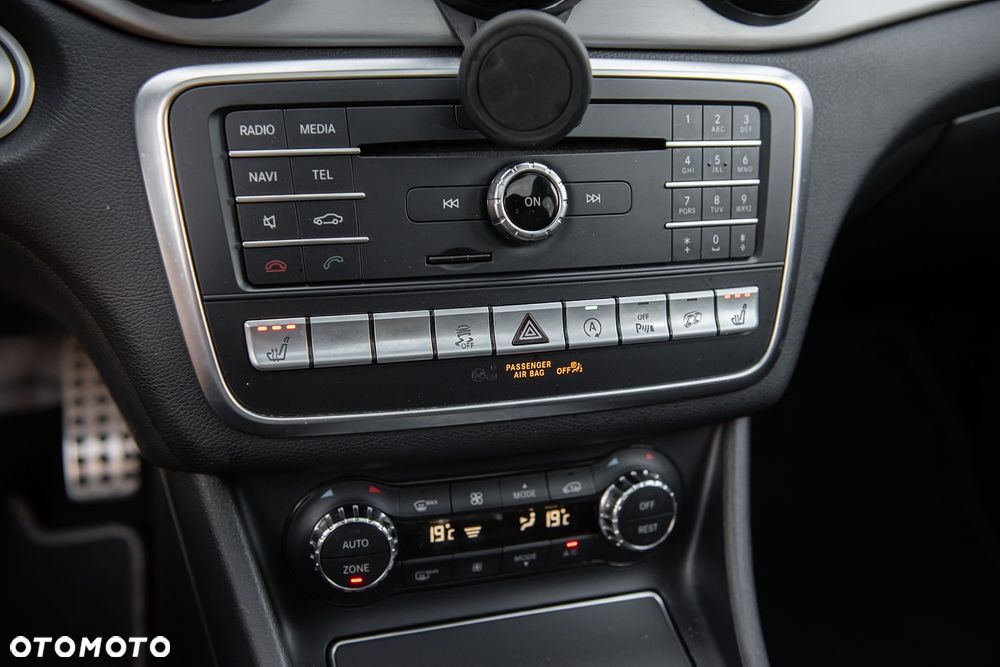 Mercedes-Benz CLA AMG 45 4Matic 7G-DCT - 24