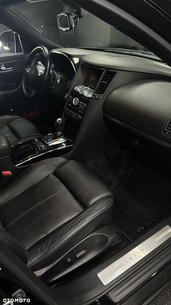 Infiniti Q70 - 10