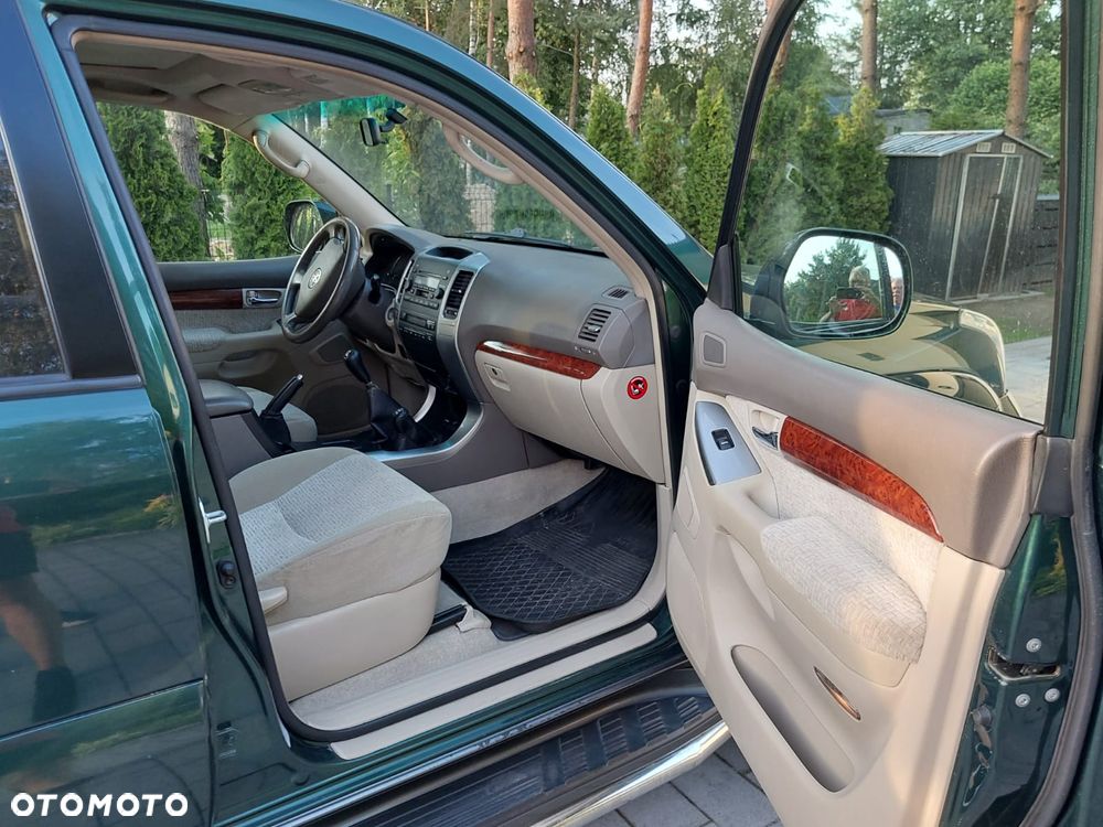 Toyota Land Cruiser - 22