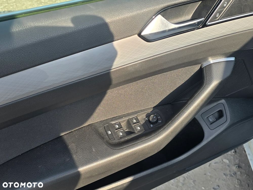 Volkswagen Passat 2.0 TDI (BlueMotion Technology) Comfortline - 12