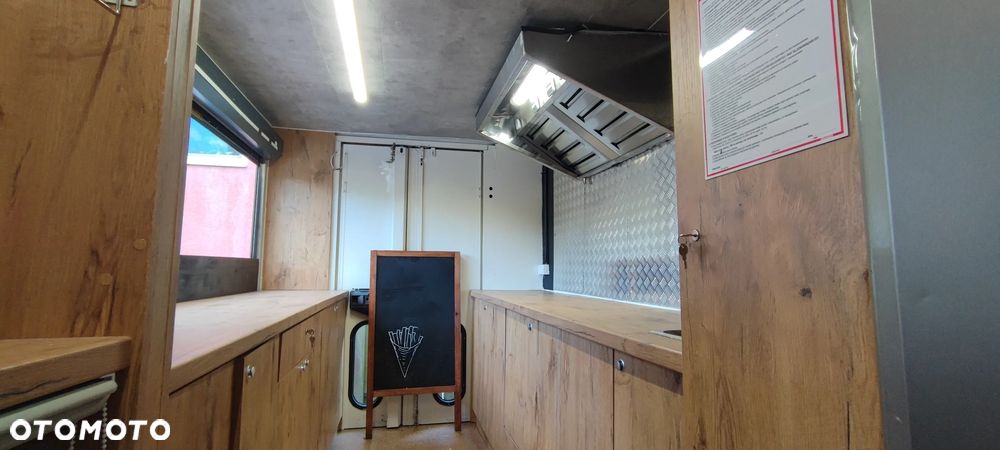 Mercedes-Benz Sprinter - 11