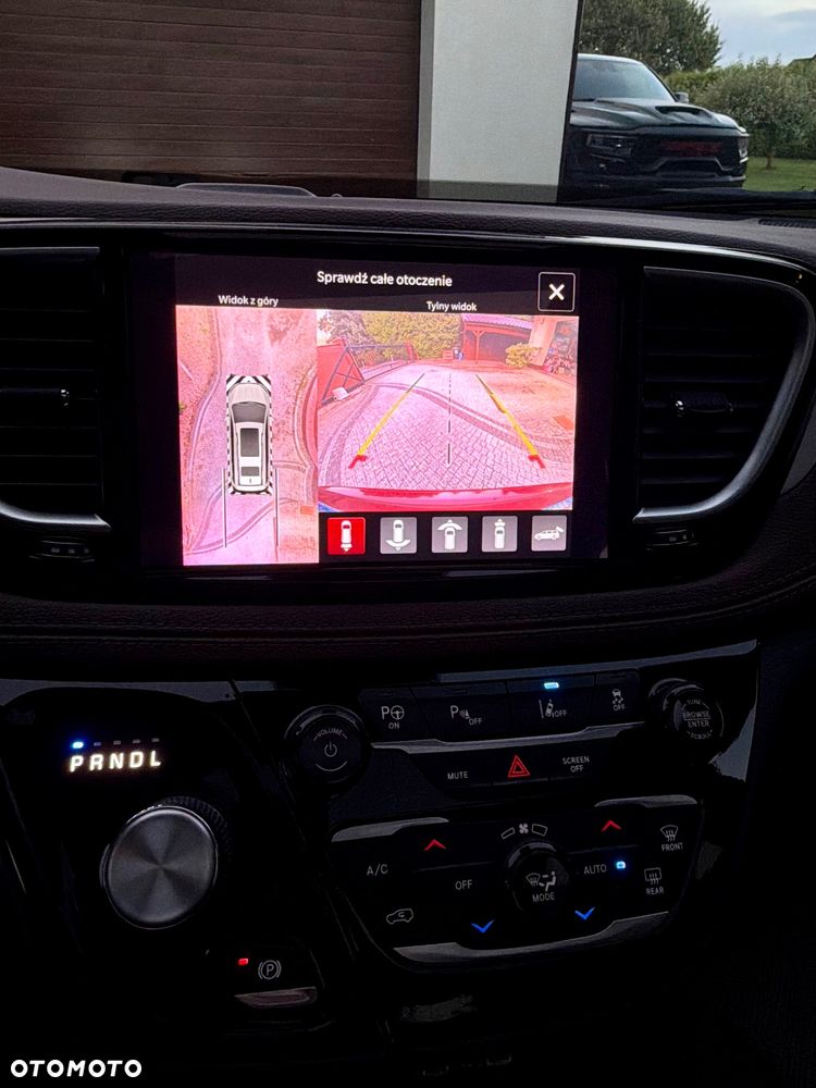 Chrysler Pacifica - 13