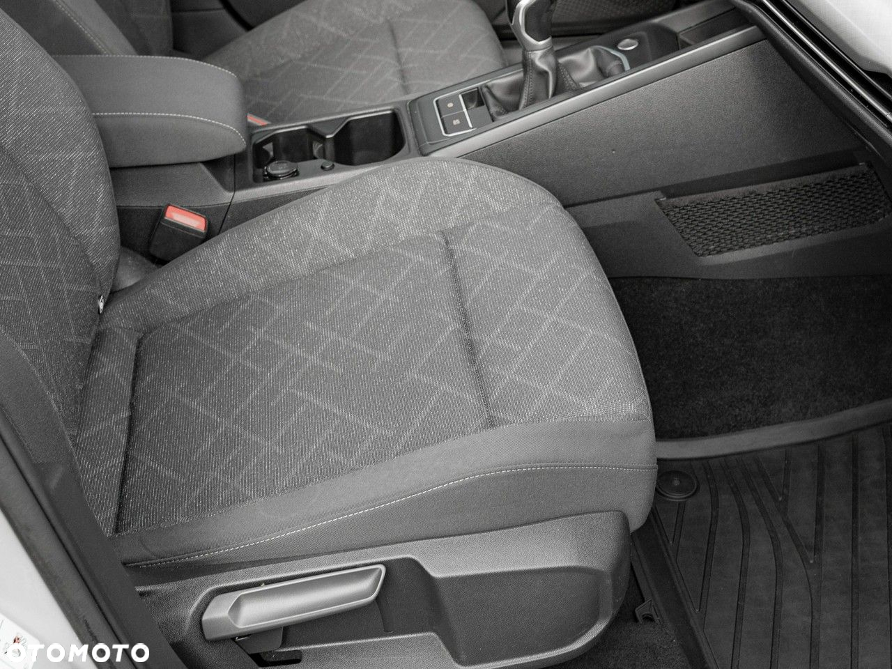 Volkswagen Golf VIII 1.5 TSI EVO Life - 32