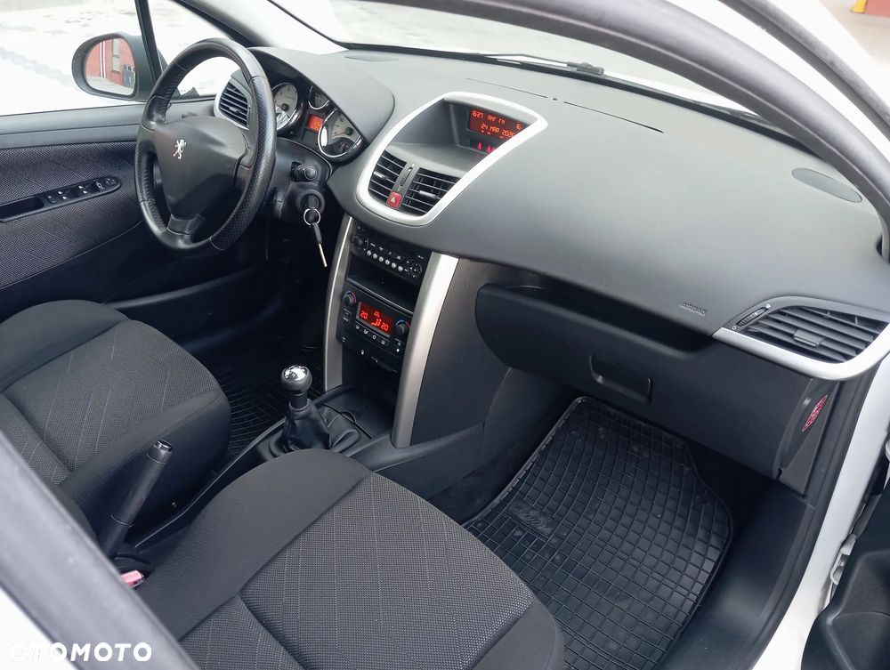 Peugeot 207 - 14