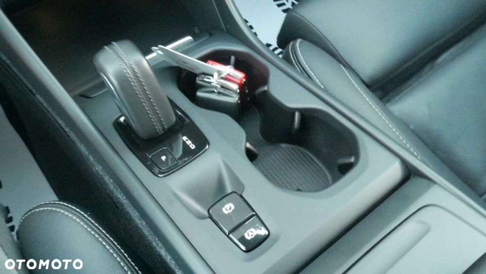 Volvo XC 40 - 25