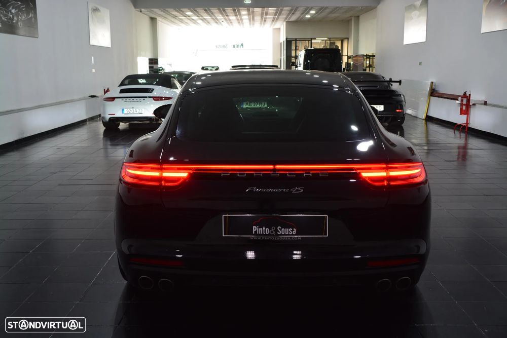 Porsche Panamera 4 S - 10