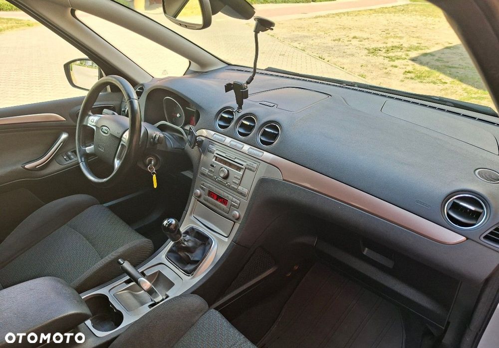 Ford S-Max - 16