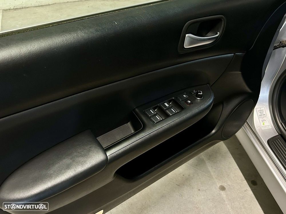 Honda Accord 2.0 Sport - 38