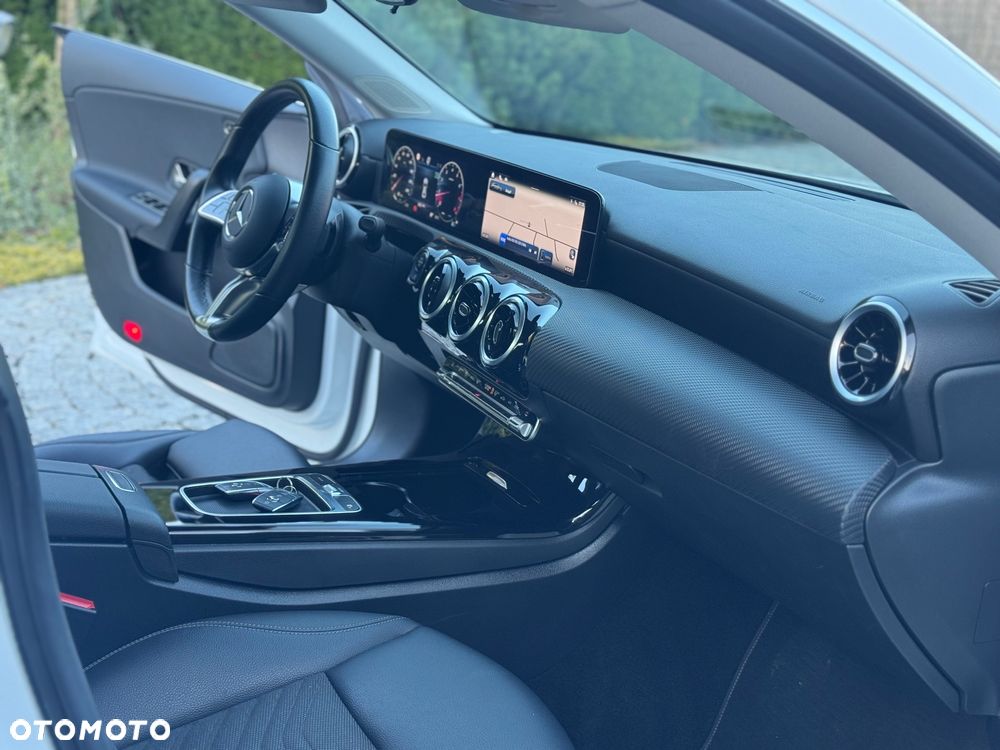 Mercedes-Benz CLA 200 7G-DCT - 20