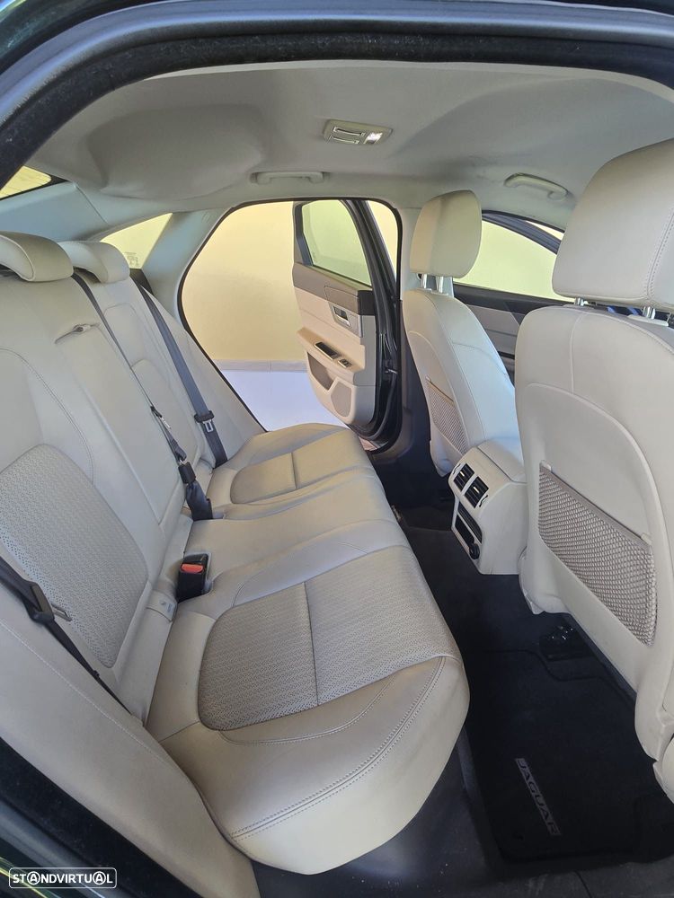 Jaguar XF 2.0 D Prestige - 10