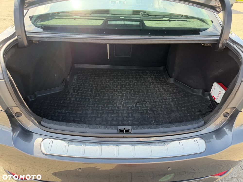 Toyota Avensis 1.8 Sol NAVI MS - 25