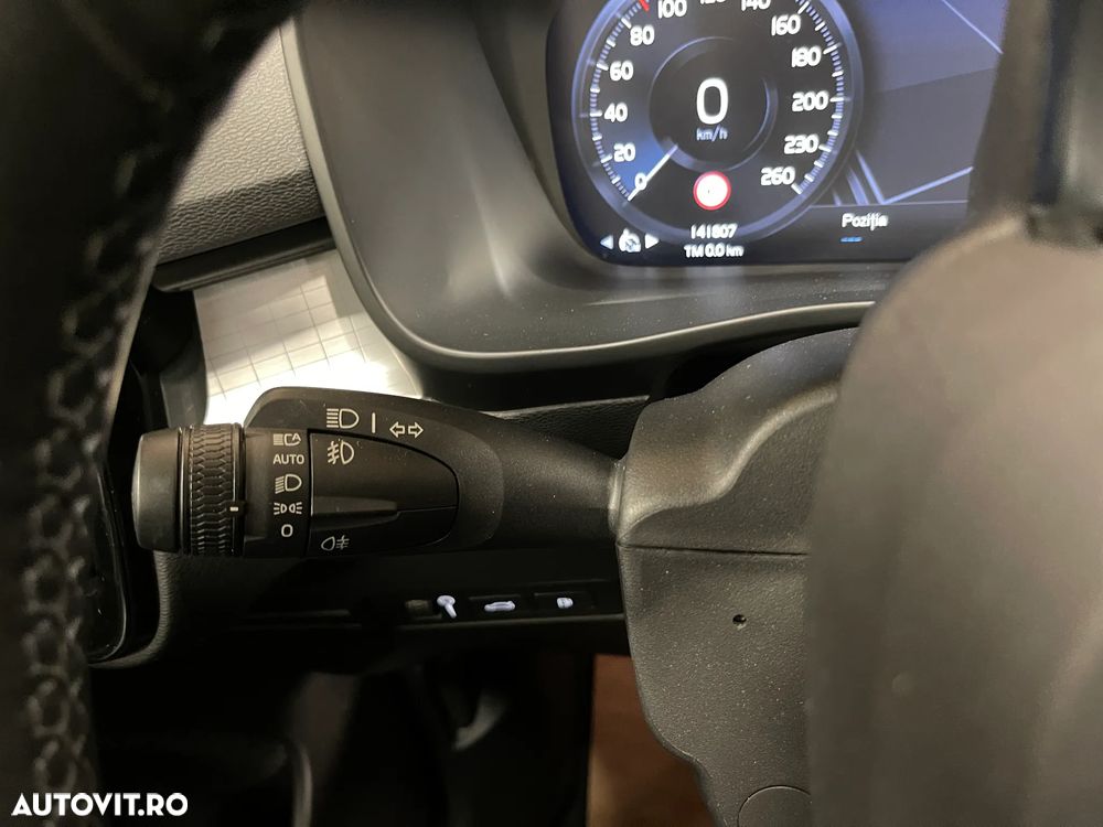 Volvo XC 40 T5 Twin Engine DKG Momentum Pro - 23