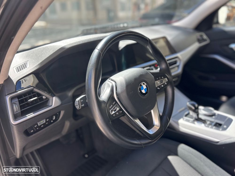 BMW 320 d Auto - 35