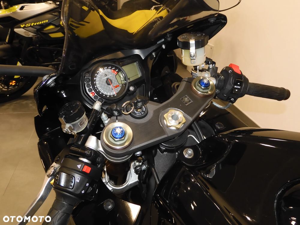 Suzuki GSX-R - 30