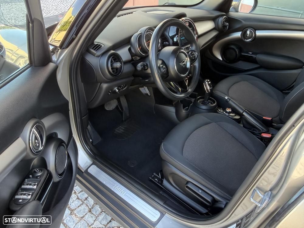 MINI 5 Portas Cooper D Auto - 13