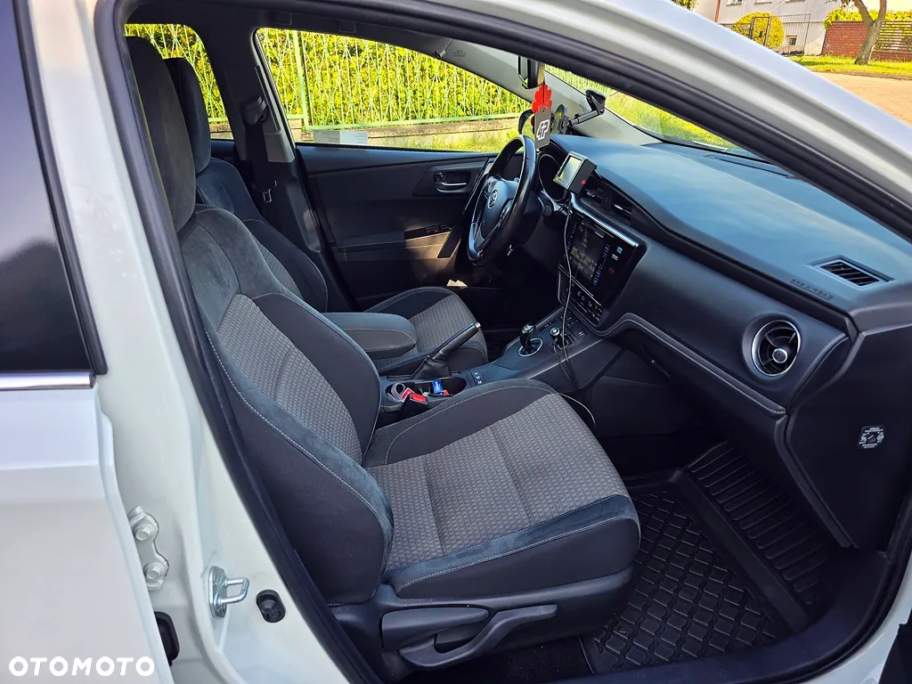 Toyota Auris Hybrid 135 Selection - 16