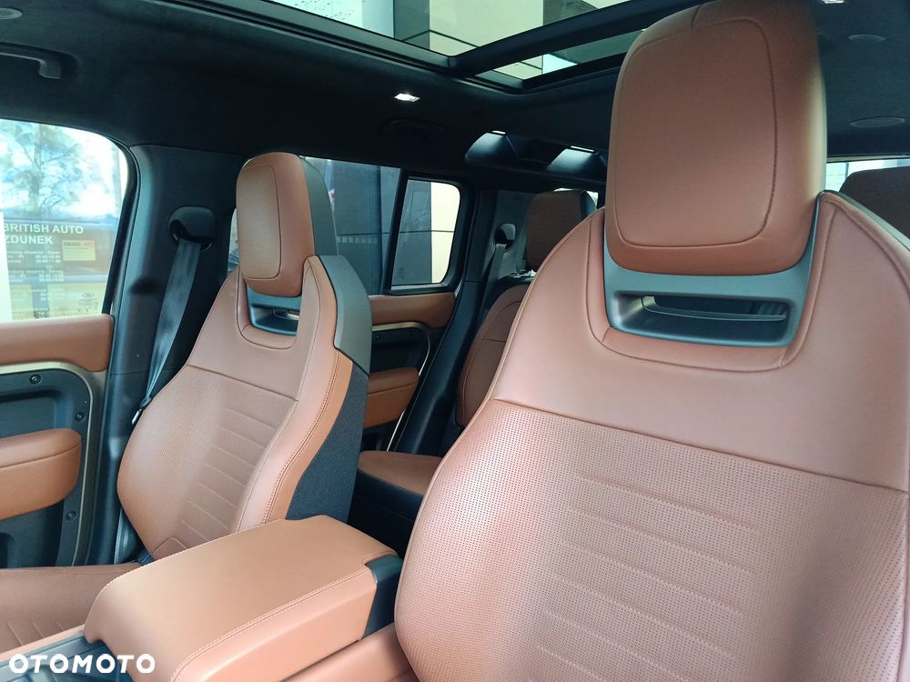 Land Rover Defender - 21