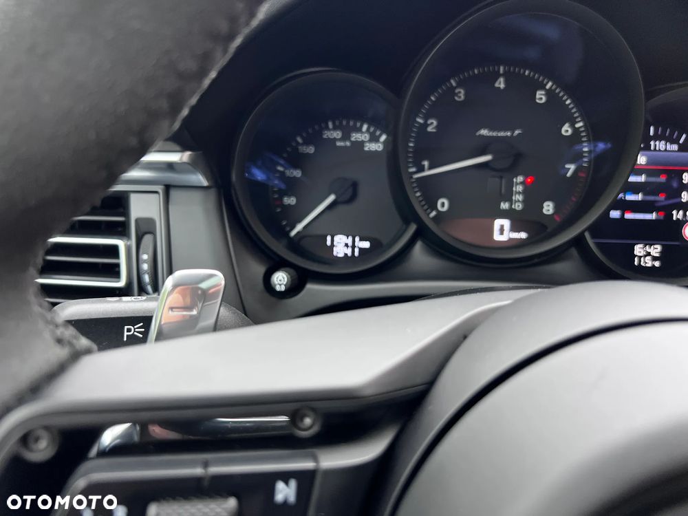 Porsche Macan T - 39