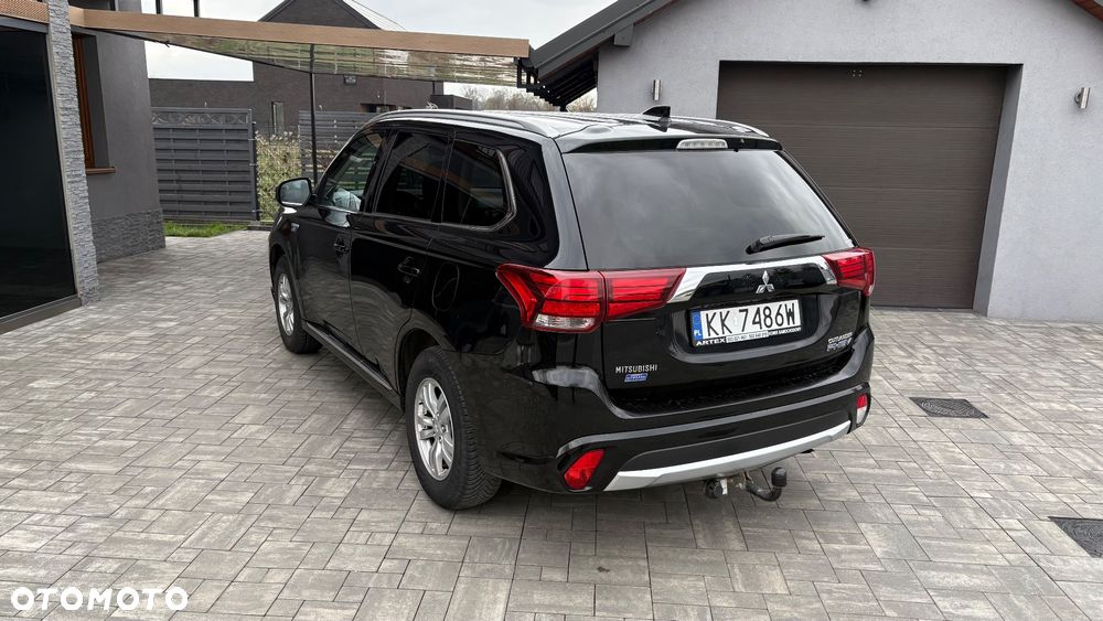 Mitsubishi Outlander 2.0 4WD - 7