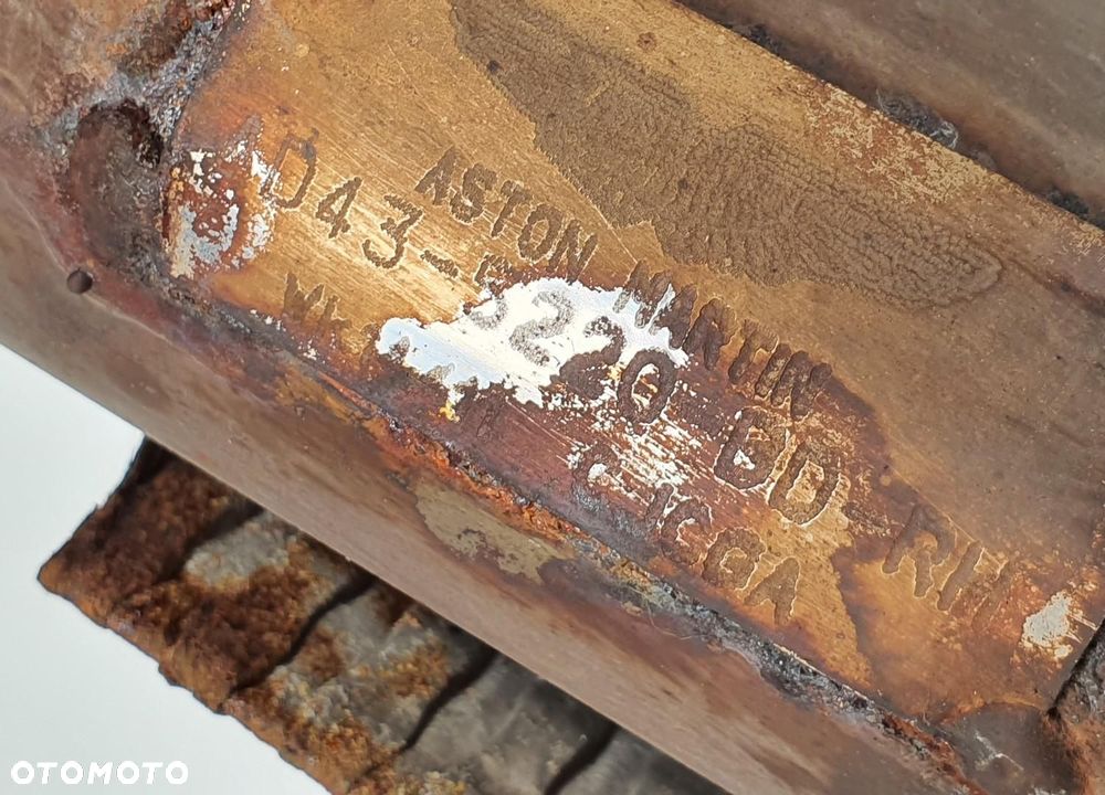 RURA WYDECHOWA PRAWA ASTON MARTIN RAPIDE 6.0 V12 - 5