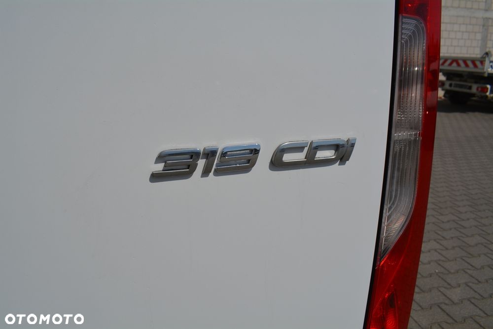 Mercedes-Benz Sprinter 907 319 CDI - 17