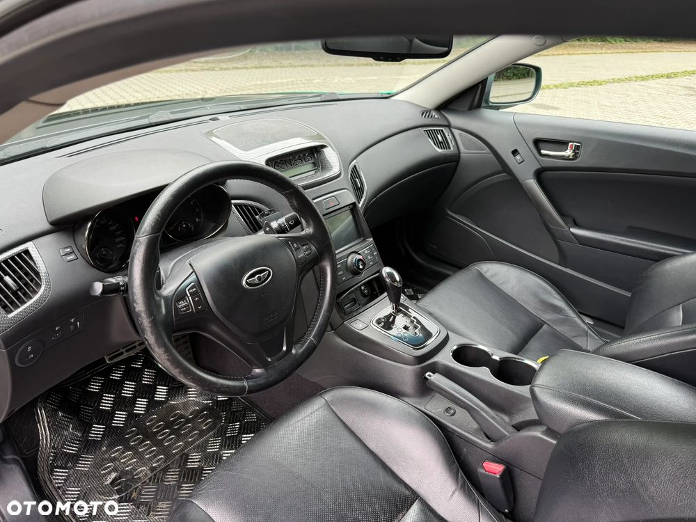 Hyundai Genesis Coupe - 8