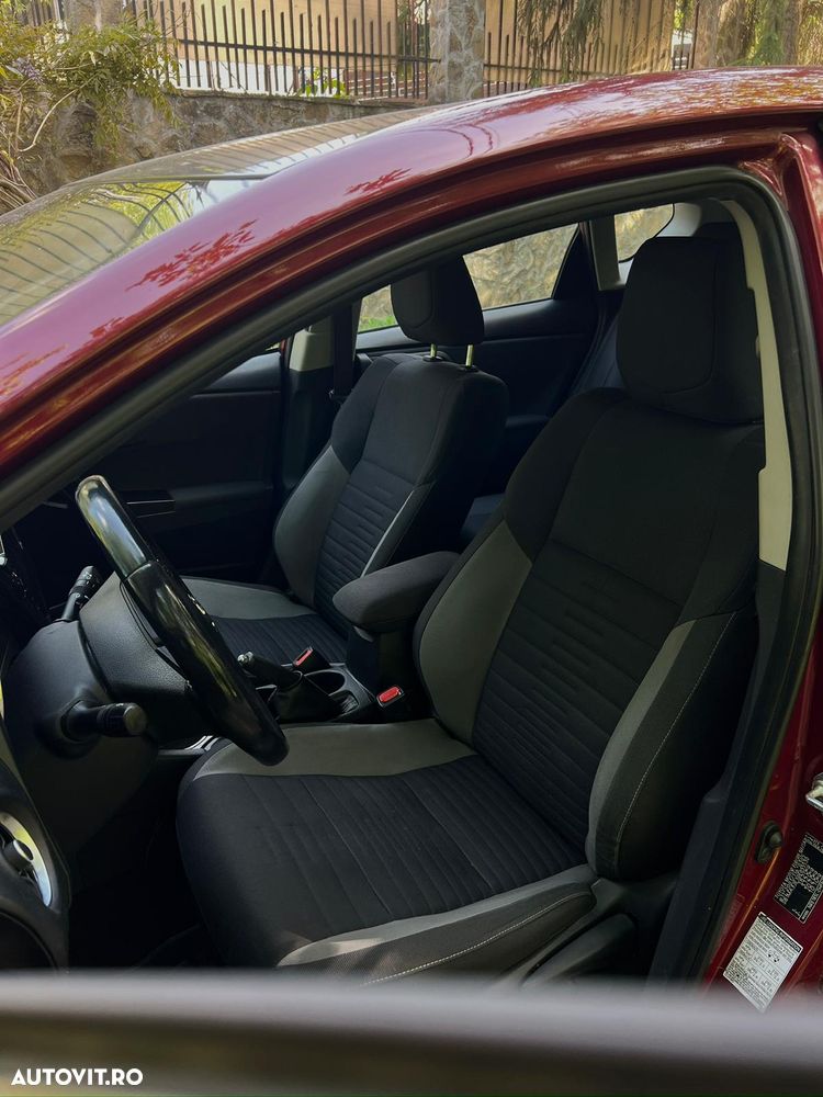 Toyota Auris 1.2 L Turbo Sol + - 11