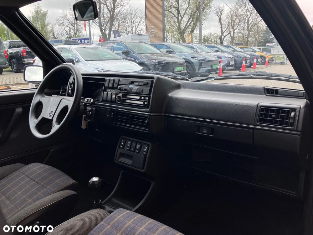 Volkswagen Golf 1.8 GTI - 12