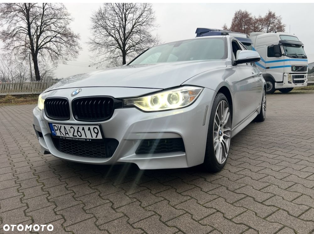 BMW Seria 3 335i Sport-Aut Luxury Line - 32
